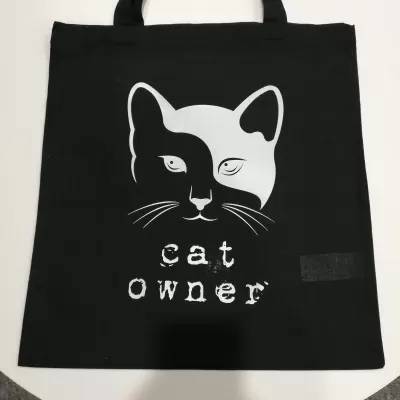Sacosa neagra cat owner