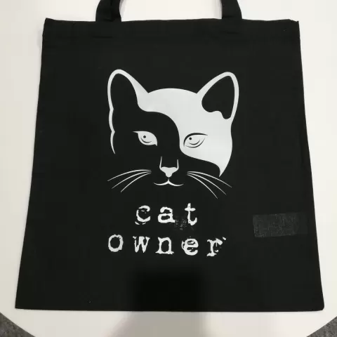 Sacosa neagra cat owner